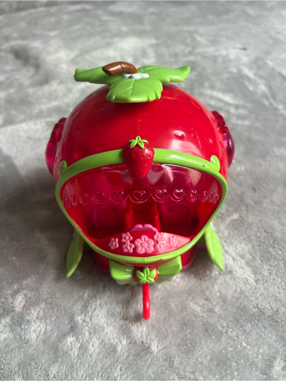 Strawberry- shortcake Themed Kids Toy Pod - Red and Green